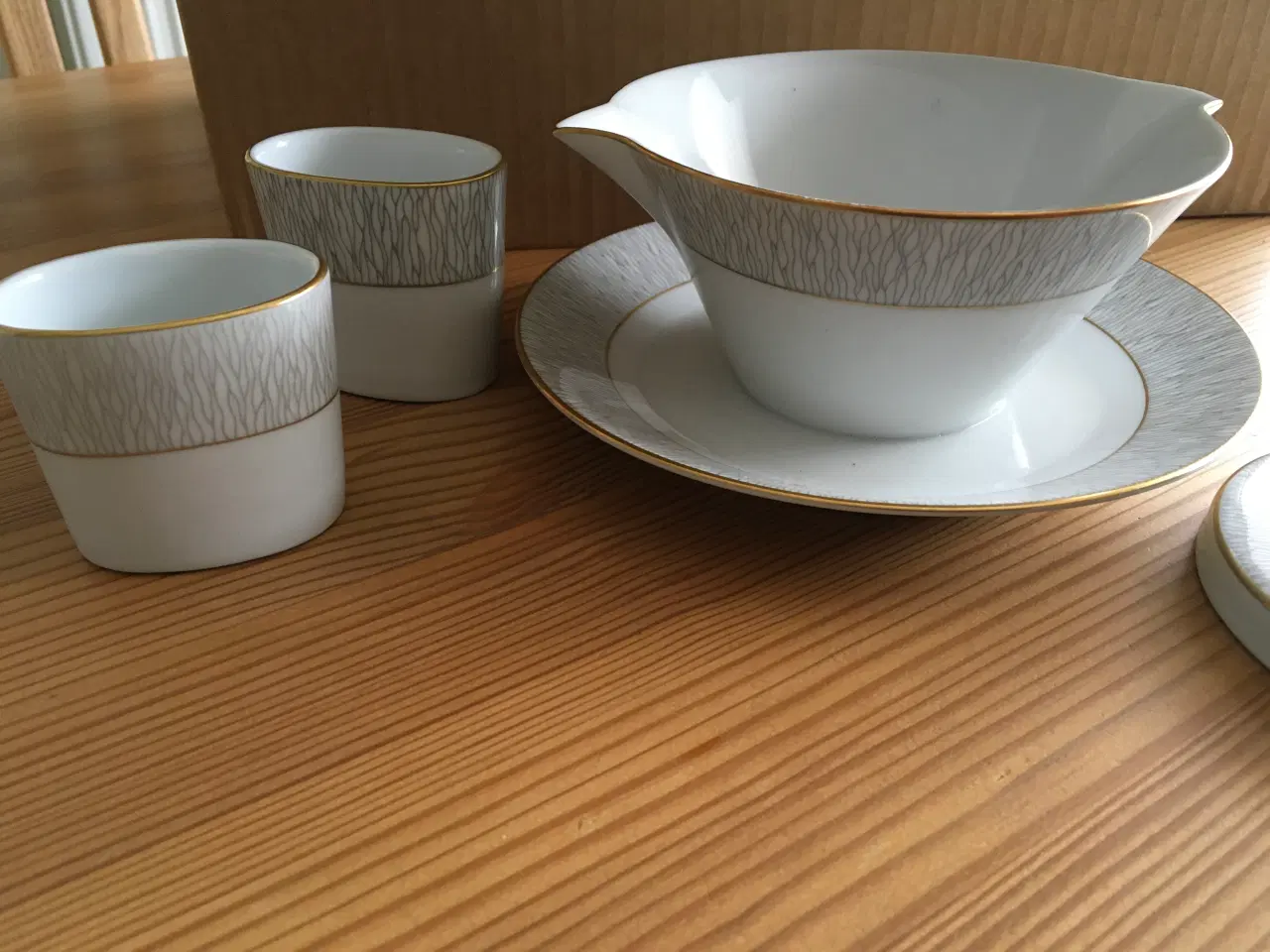 Billede 10 - Spisestel med guldkant, KOH-I-NOOR