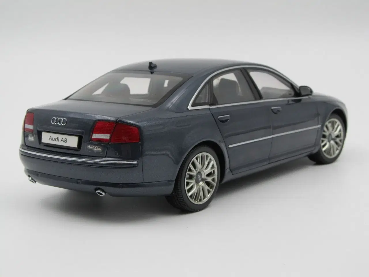 Billede 3 - 2006 Audi A8 4,2 TDI 1:18  Super sjælden model 