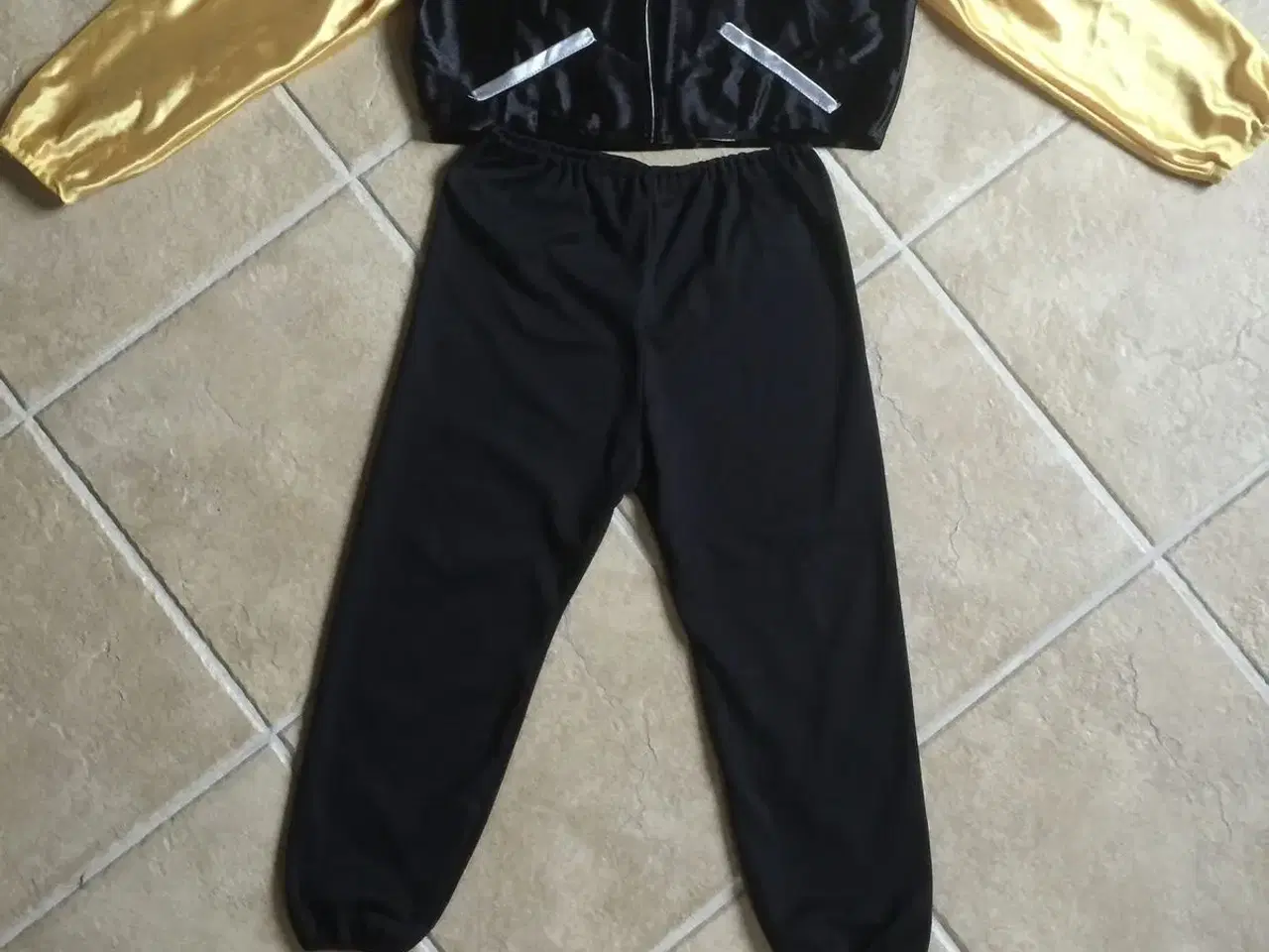 Billede 2 - Blandet Fastelavnstøj / Udklædningstøj