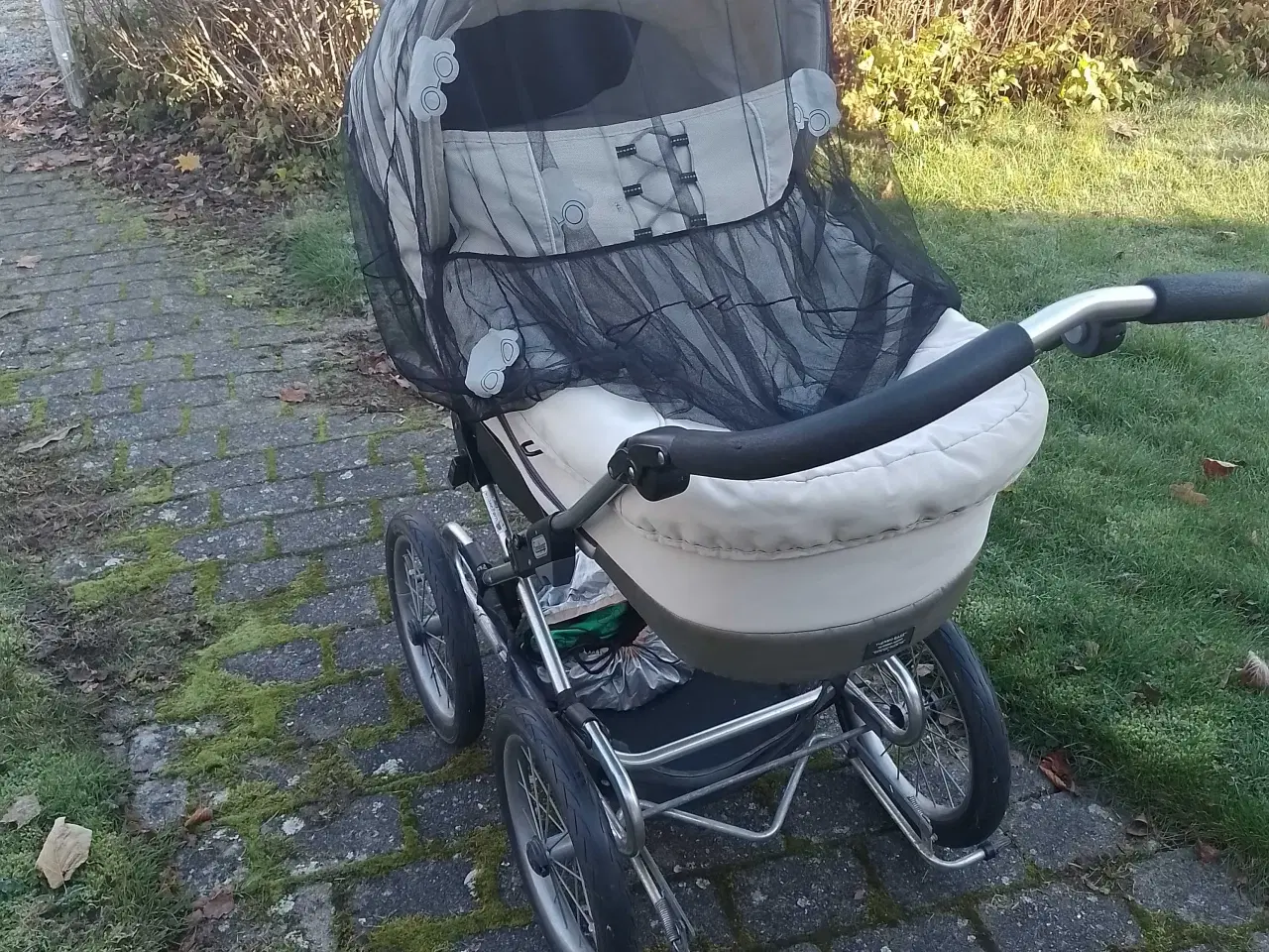 Billede 1 - Barnevogn med net og regnslag