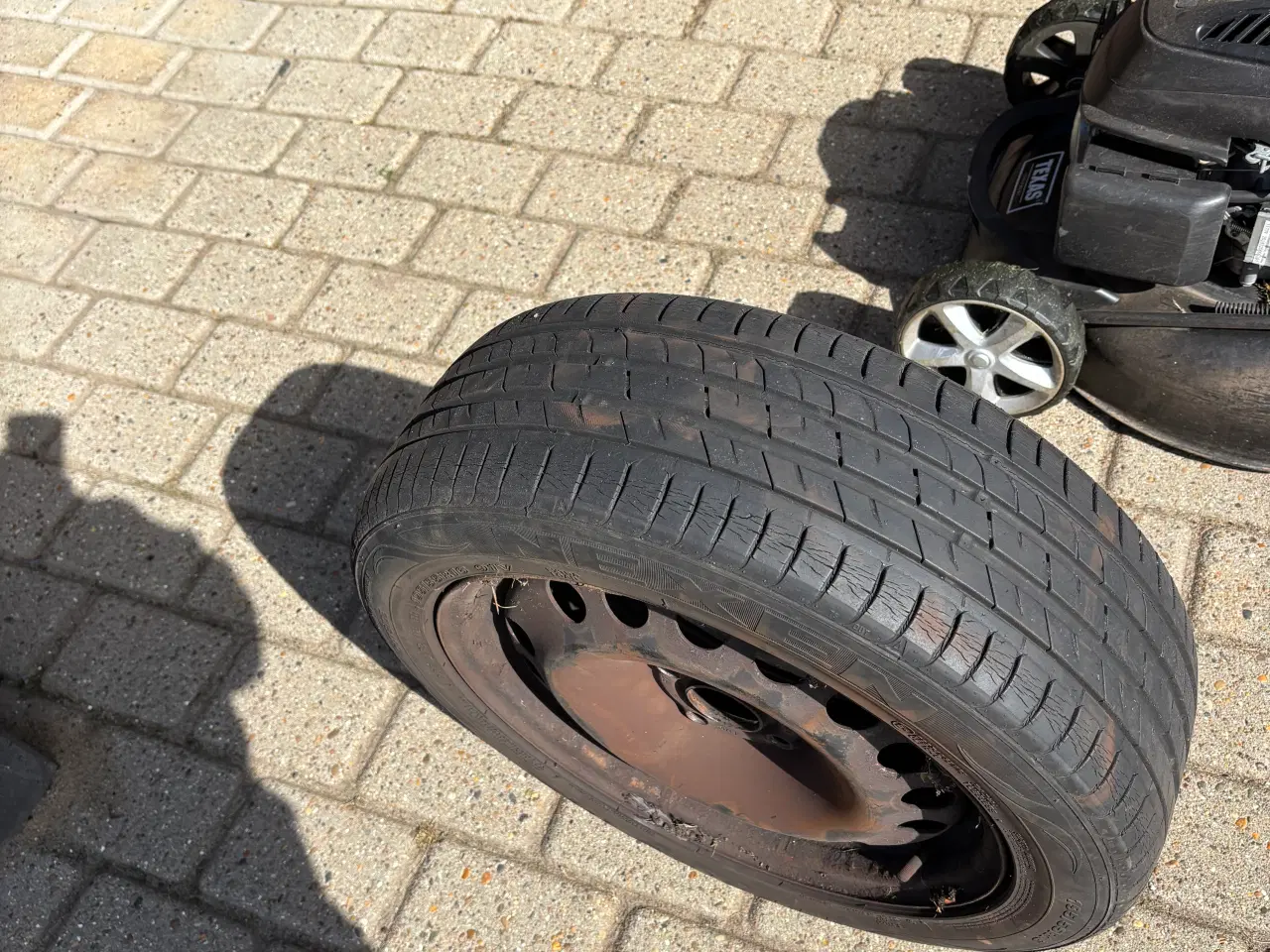 Billede 2 - Sommerdæk på stålfælge 16"