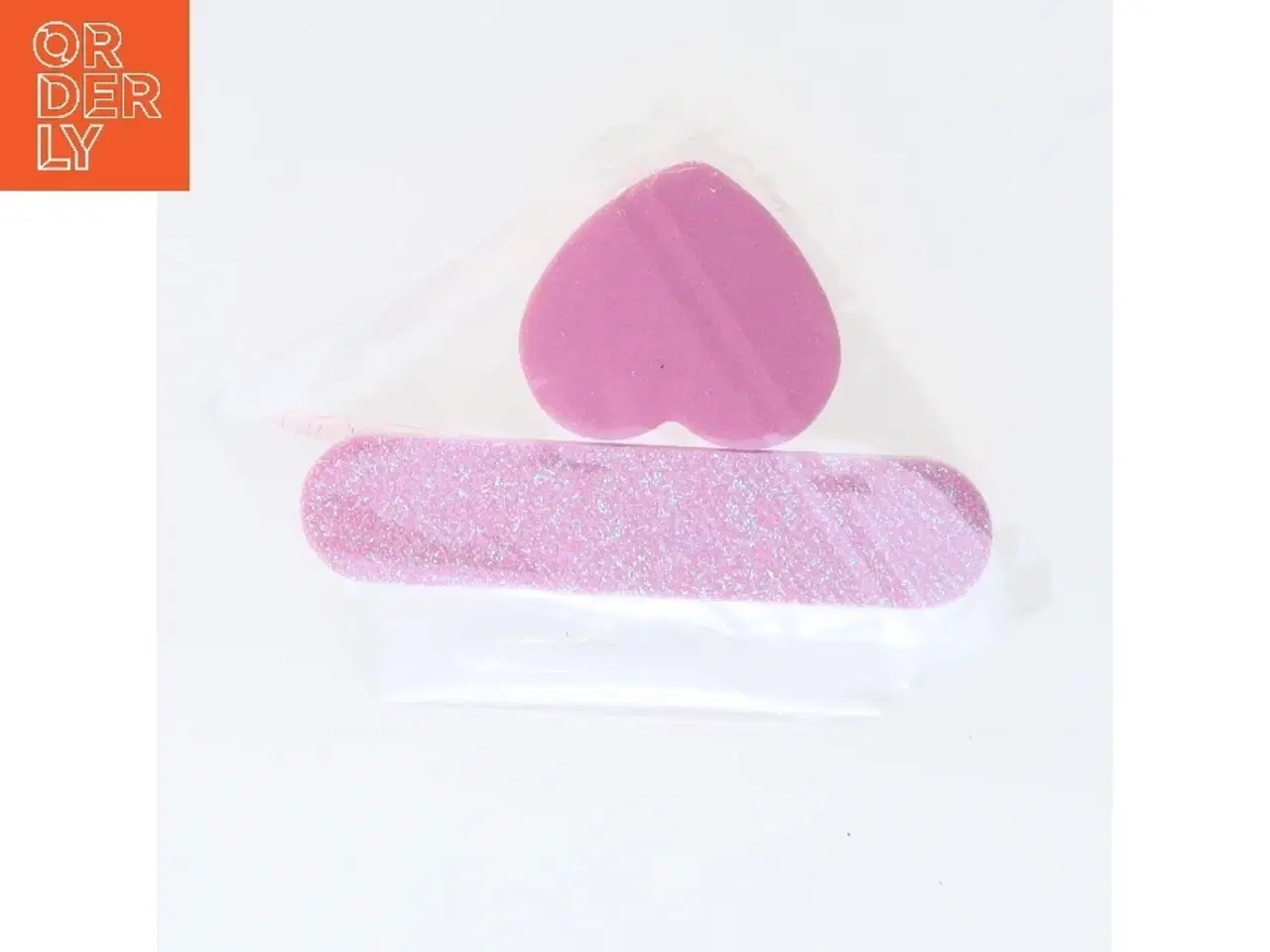 Billede 3 - Sæt med hjerteformet skum og neglefil (str. 9 cm)