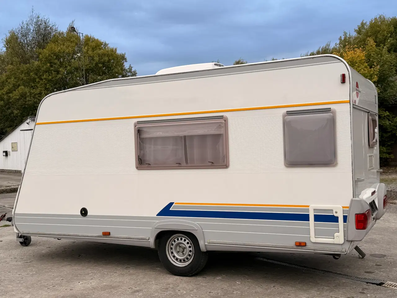 Billede 1 - 2001 Burstner Ventana 400 TS / AirCon/ Fortelt
