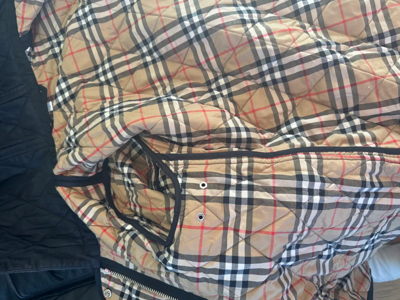 Billede 4 - Burberry quiltet jakke med hætte