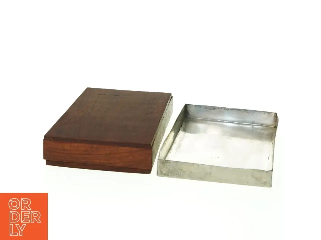 Billede 4 - Ældre trææske med ciseleret metal låg (str. 10 x 15 cm)