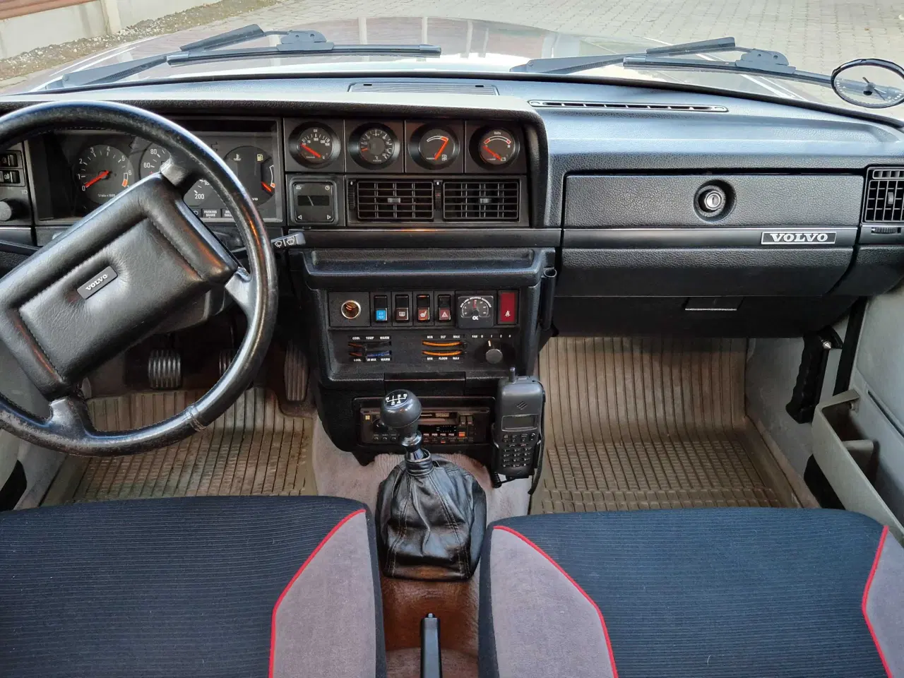 Billede 10 - Volvo 240 GL - topudstyret 