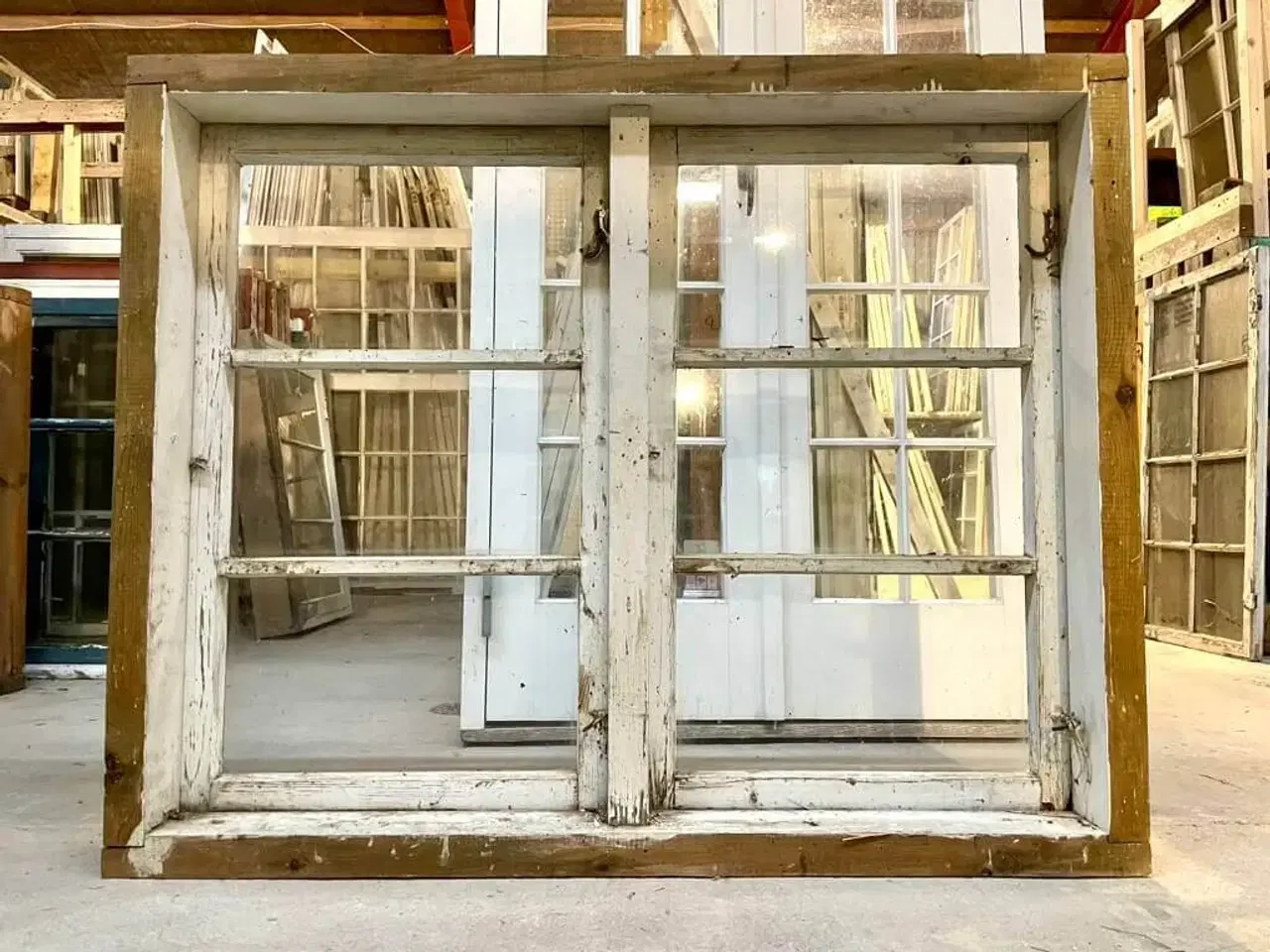 Billede 2 - 2-fags, 3-ruders bondehusvindue m. karm