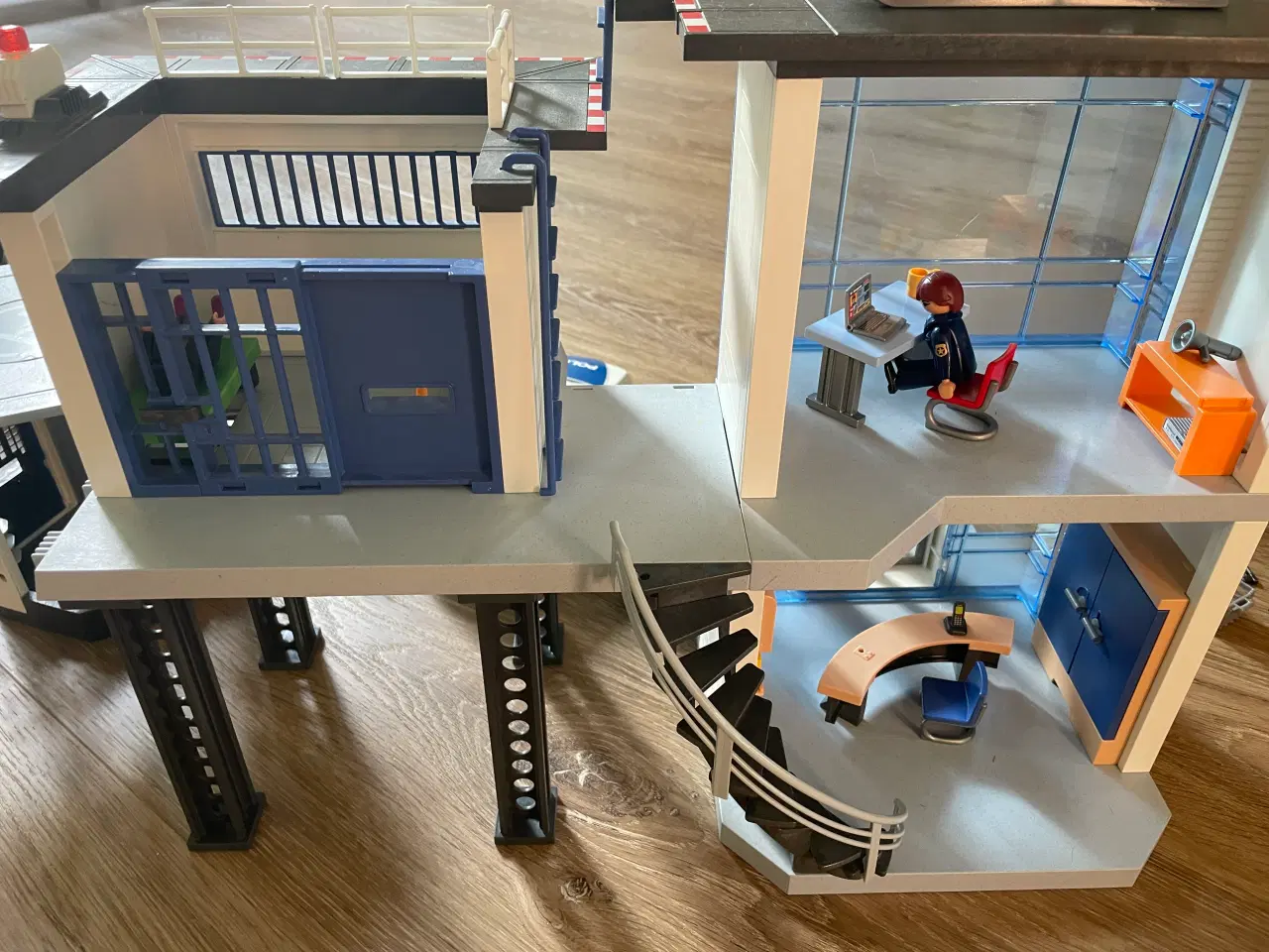 Billede 3 - Playmobil politi og bank