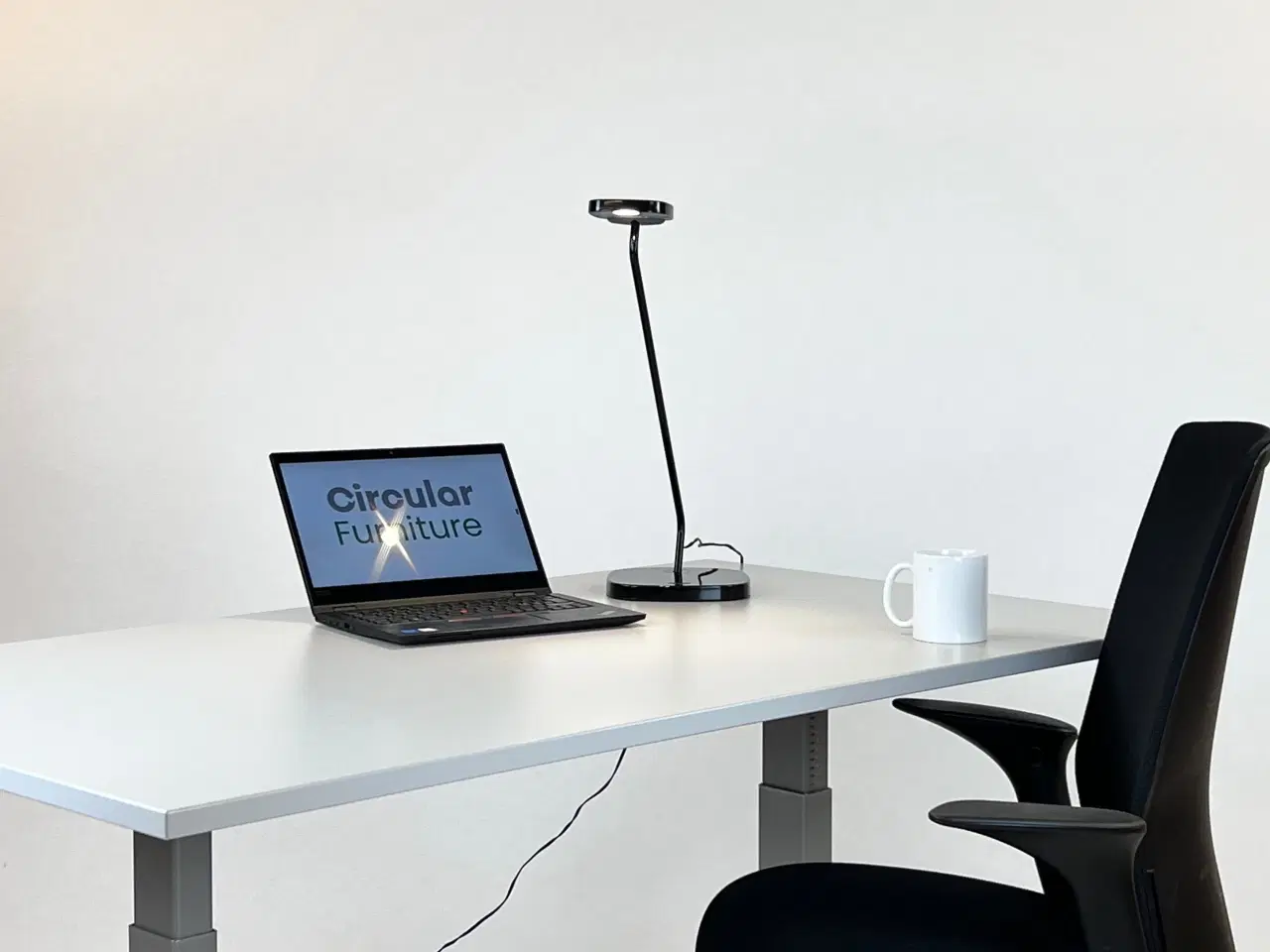 Billede 3 - Luxo Trace bordlampe med USB lader i sort - Fabriksny