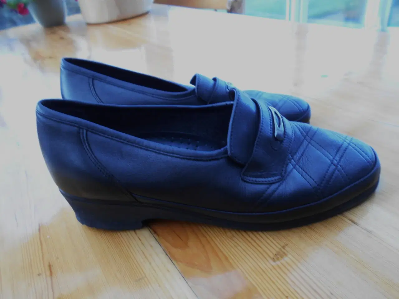 Billede 5 - Damesko med lille hæl str. 39½