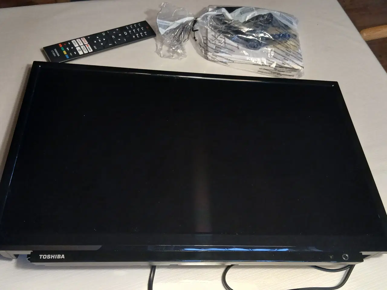 Billede 3 - TOSHIBA WA20 24" Smart TV. Meget god stand.