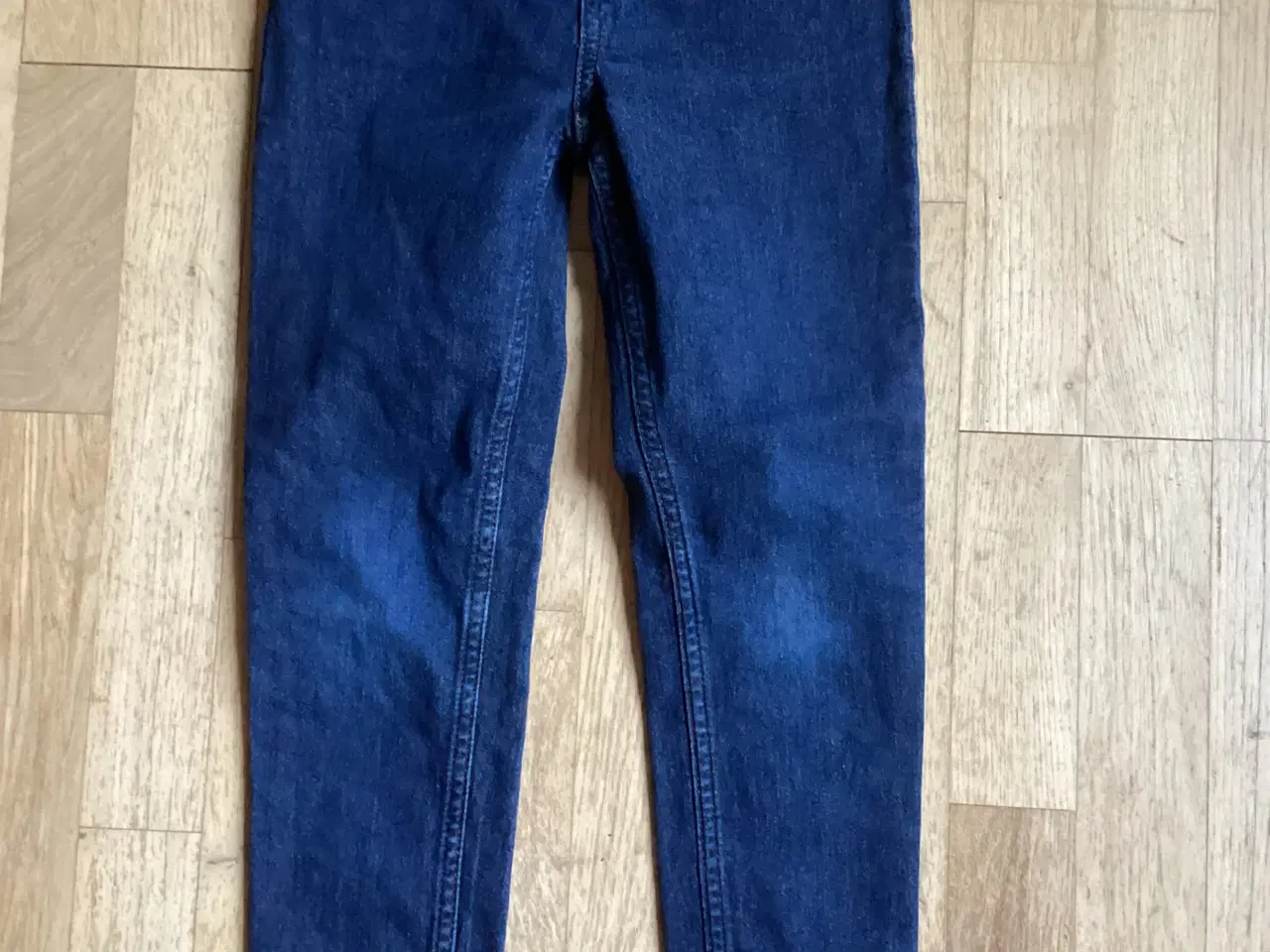 Billede 2 - Mørkeblå denim buks