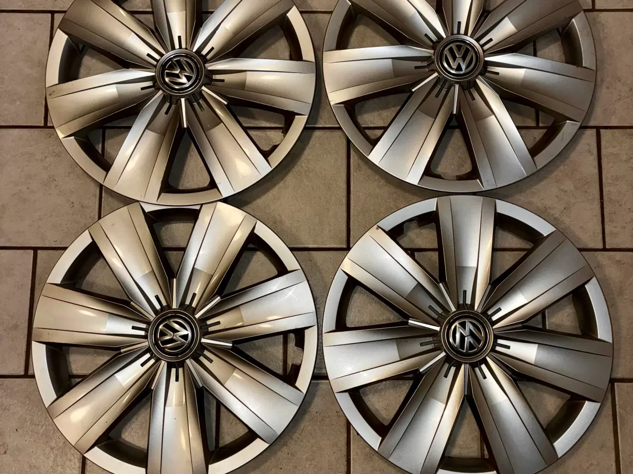 Billede 1 - Originale hjulkapsler 