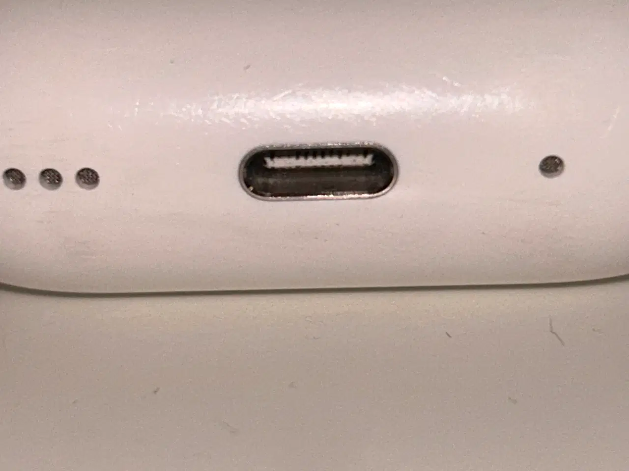 Billede 2 - AirPods Pro 2 etui – vandskadet / defekt (til rese