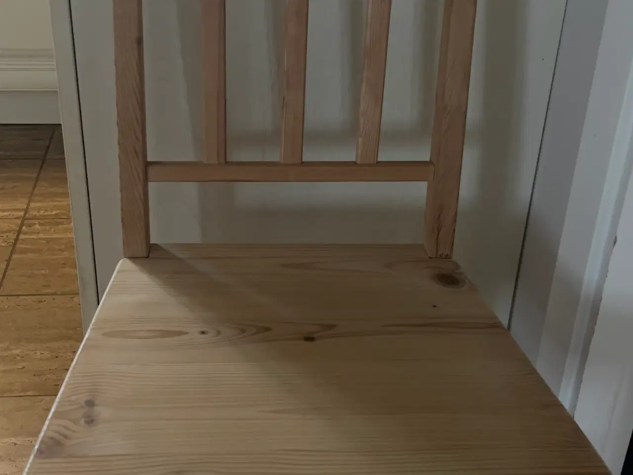 Billede 8 - Massivt fyrretræs spisebord med 8 stole