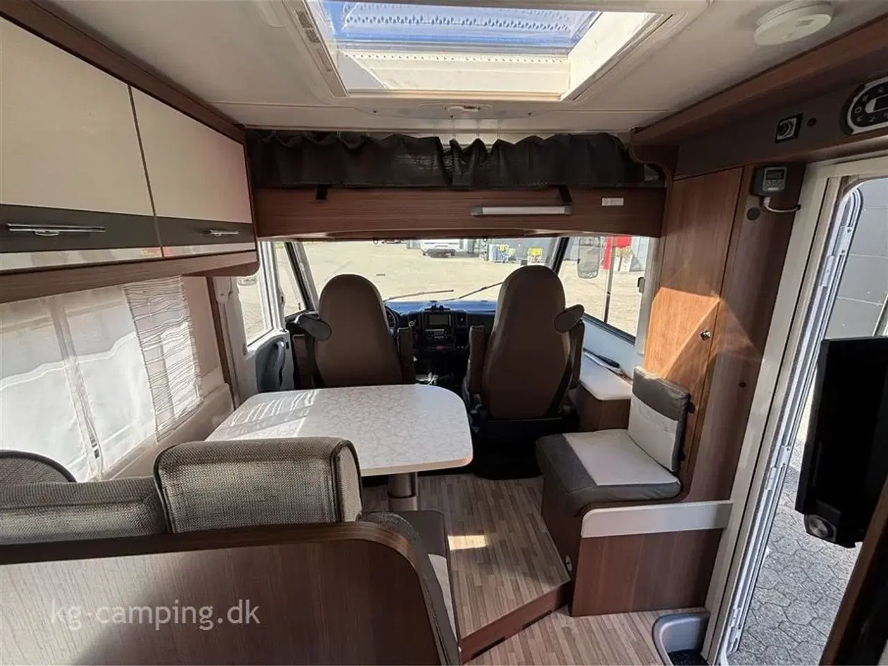 Billede 15 - 2015 - LMC I 745   Fin Helintegrerede autocamper med masser af udstyr.