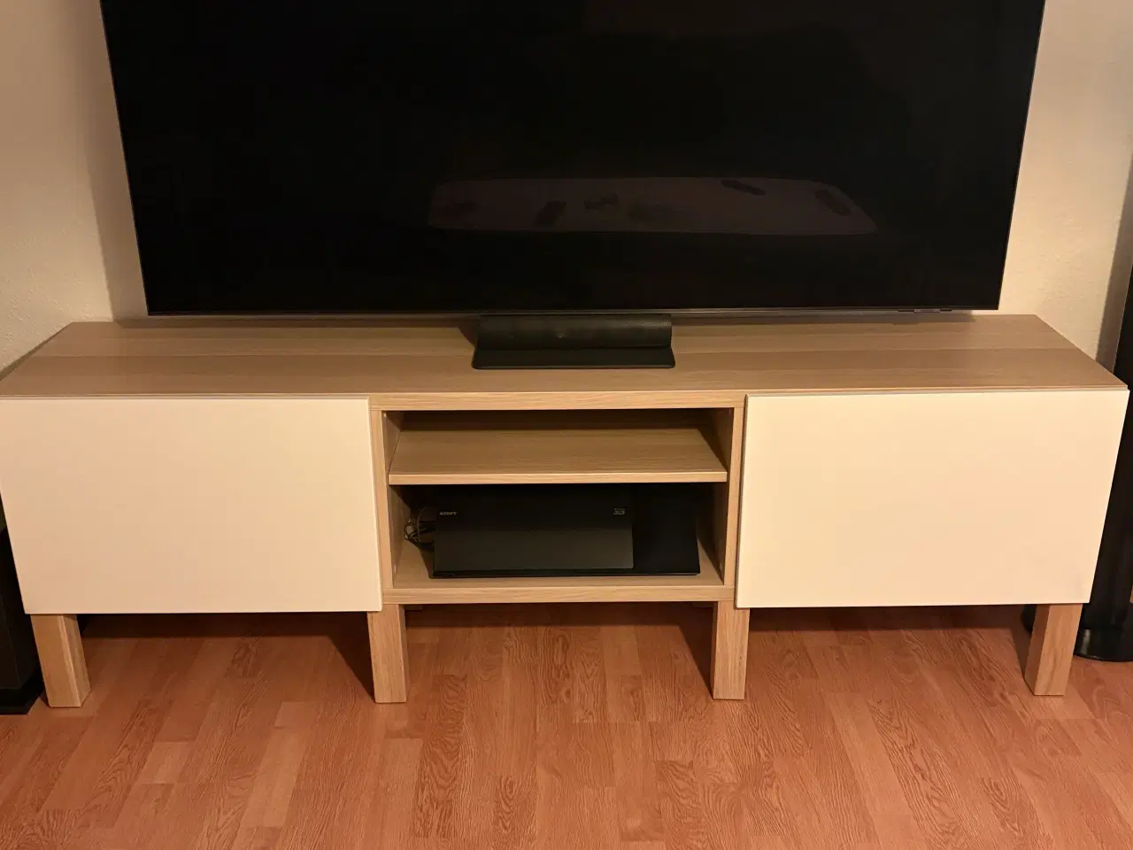 Billede 1 - TV bord fra Ikea