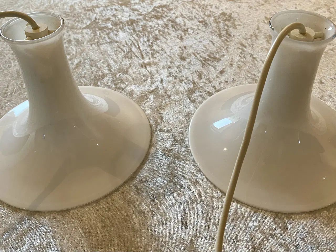 Billede 1 - 2stk hvide Holmegaards pendler