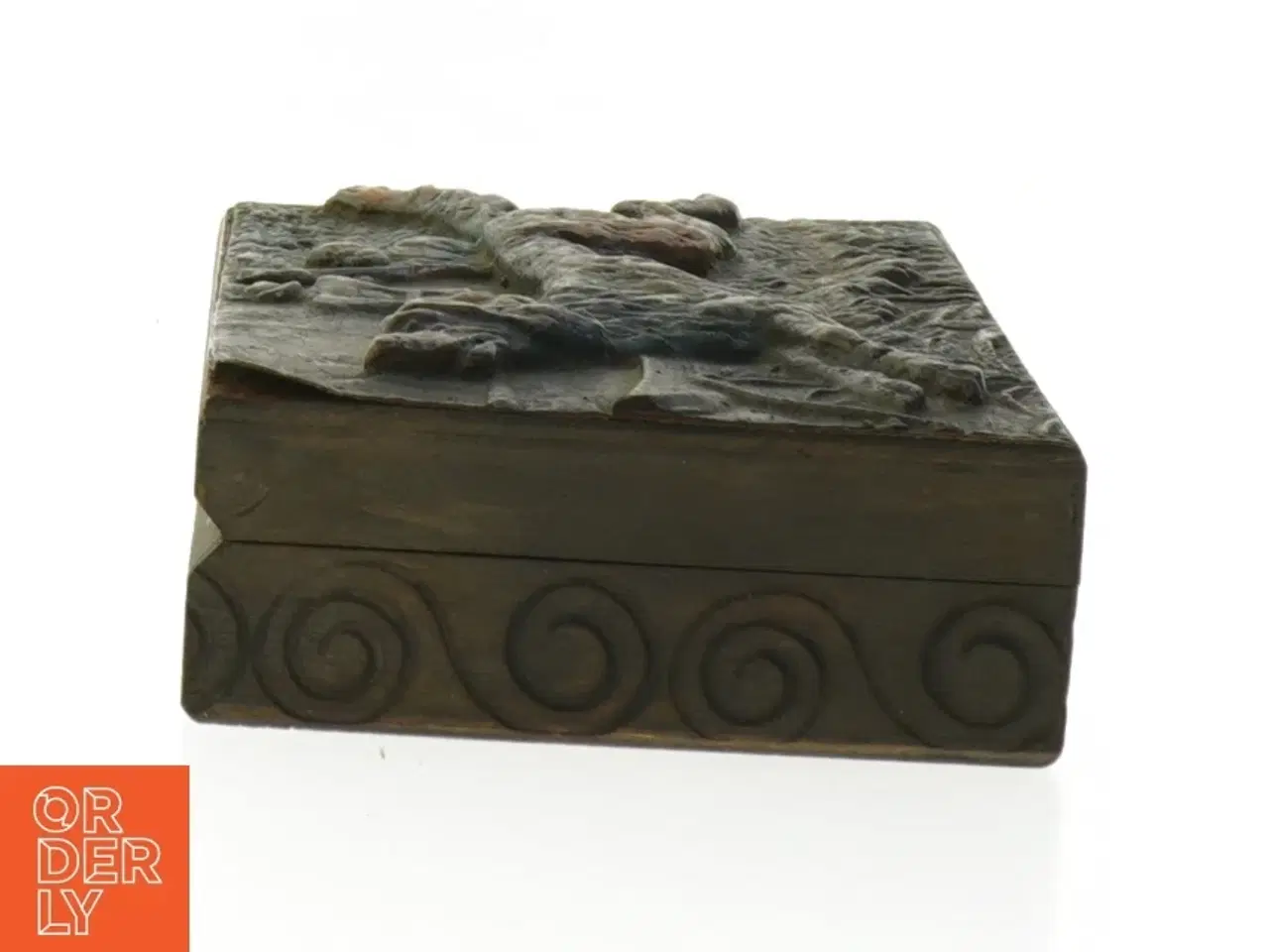 Billede 5 - Træ/metal æske med jagtmotiv relief (str. 16x10,5x4 cm)