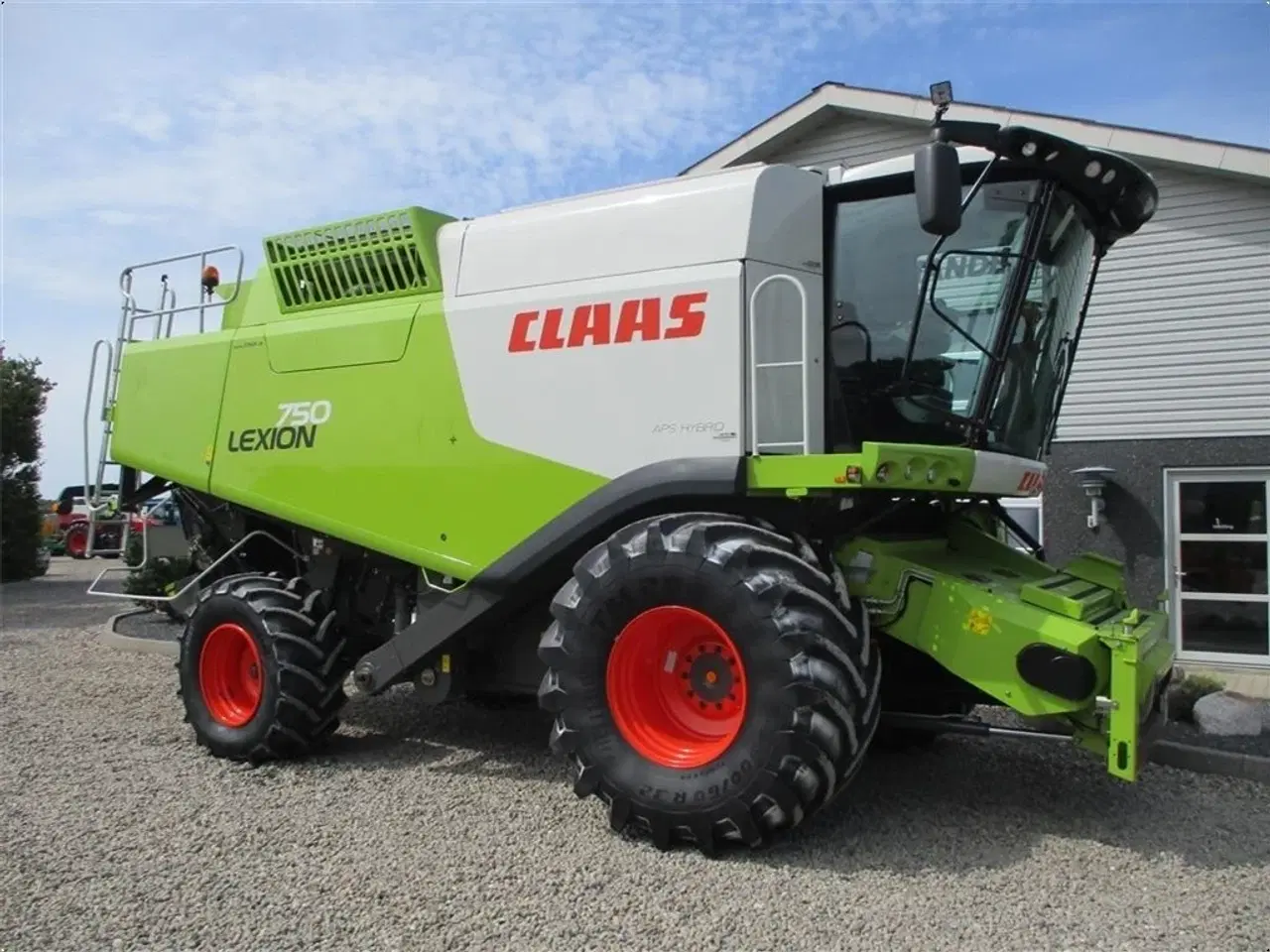 Billede 17 - CLAAS LEXION 750 Gårdmaskine med V900 skærebord.