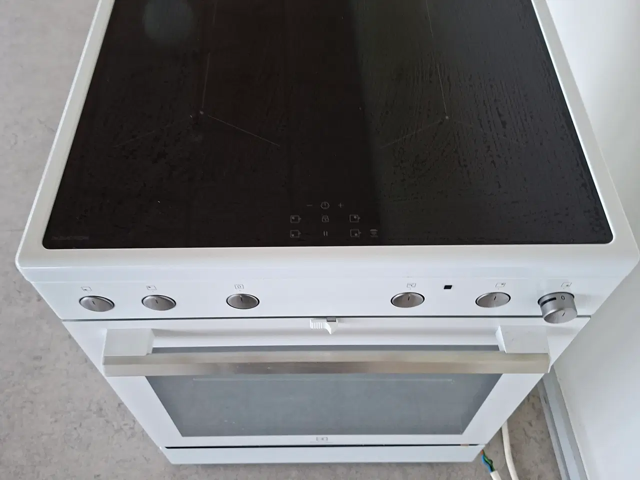 Billede 1 - Electrolux komfur fra 2021 sælge for 1200 kr