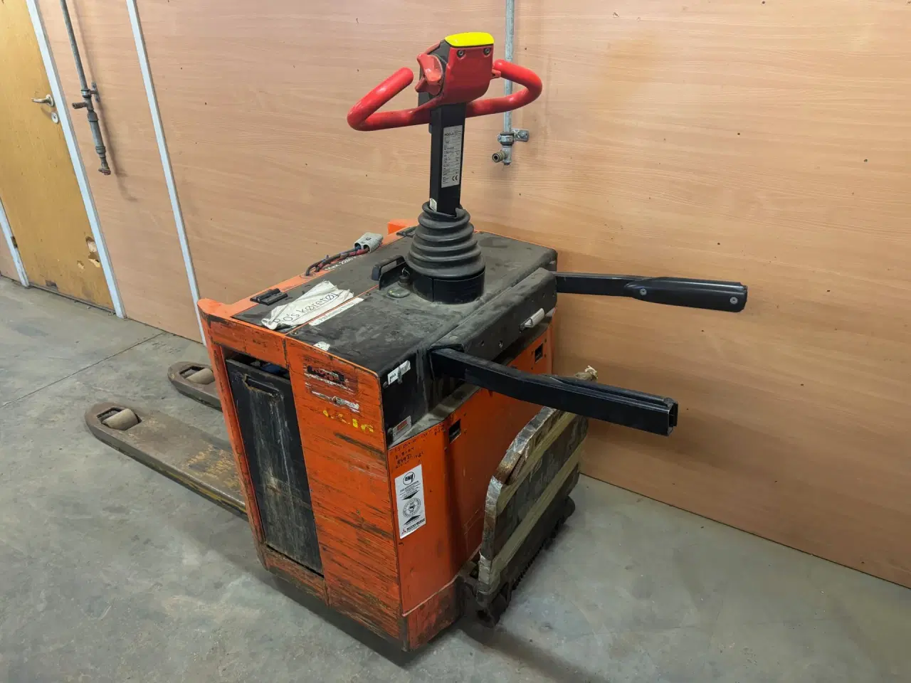 Billede 6 - Billig elektrisk palleløfter med ståplade.