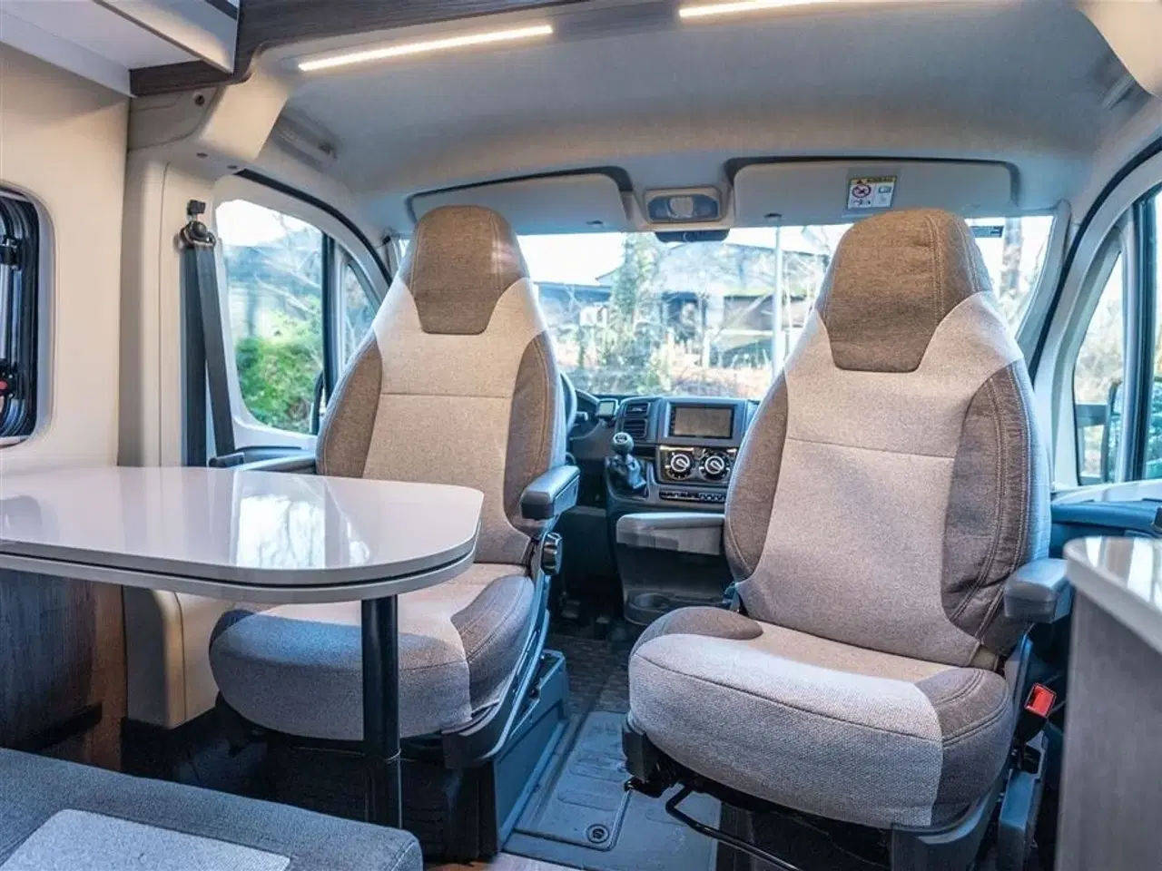 Billede 14 - 2026 - Benimar Benivan 144 UP   Benivan 144 UP 2025 er en fuldt udstyret 5,99 meter campervan