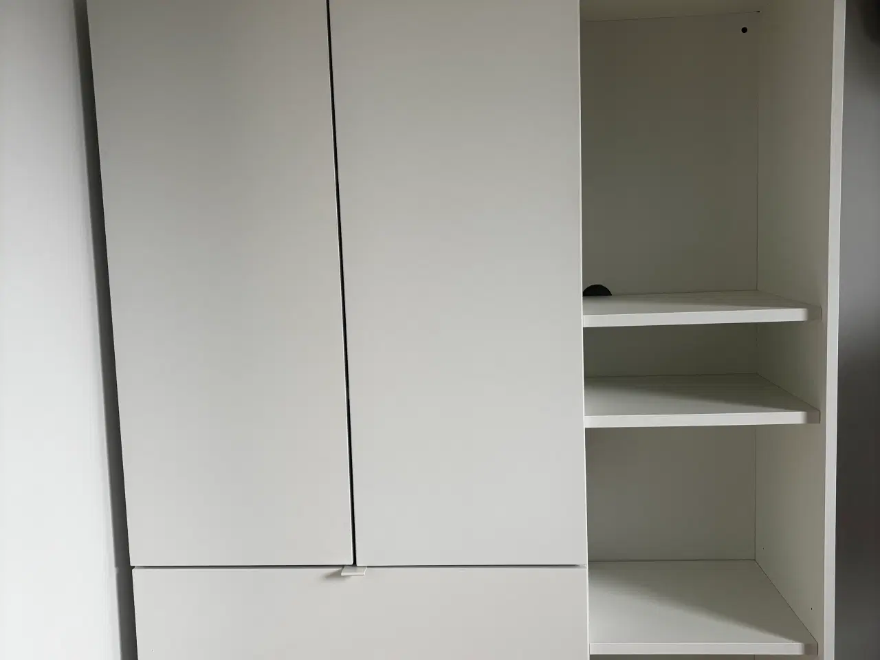 Billede 1 - Ikea Vihals skab