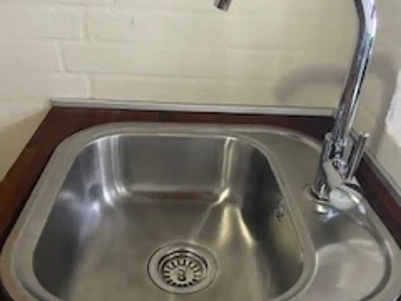 Billede 2 - Massiv træbordplade inkl. stålvask