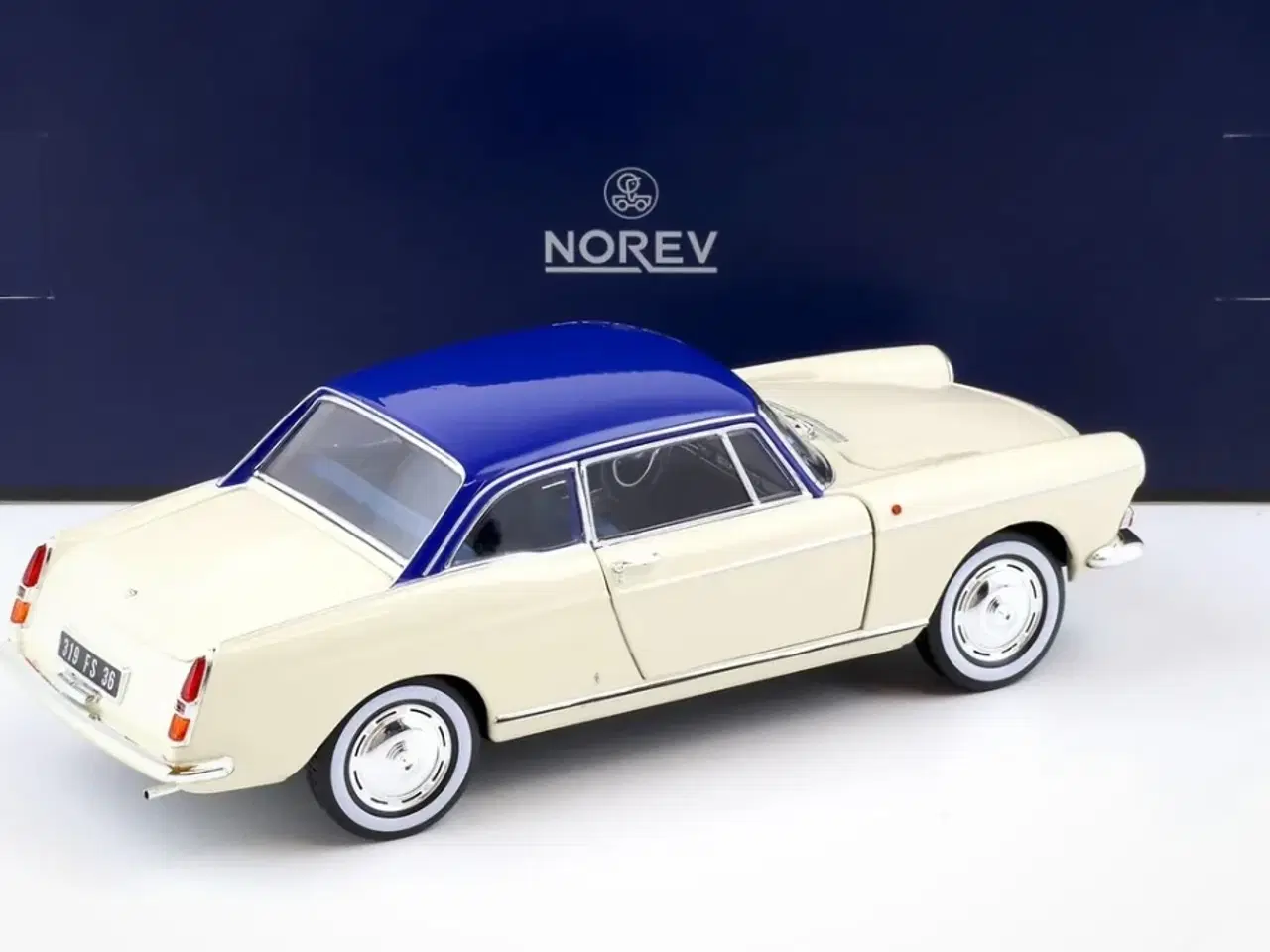 Billede 3 - 1:18 Peugeot 404 Coupe 1967