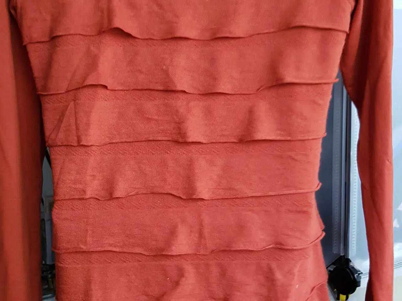 Billede 4 - kjole, kropsnær kjole, str. S, rød terrakotta
