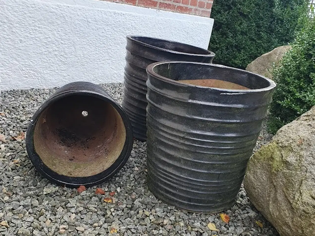 Billede 1 - Store havekrukker glaseret i sort 