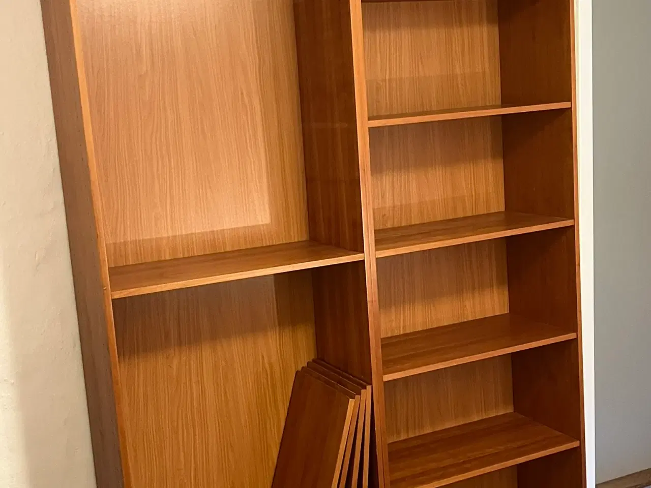 Billede 4 - 2 høje og 3 lave sektioner, ægte Kirsebærtræ finer