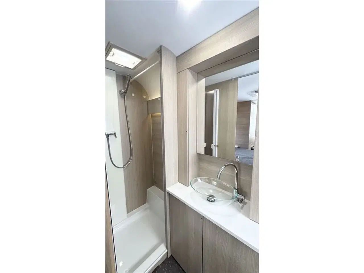 Billede 9 - 2017 - Adria Adora 613 UT   Queensbed-Gulvtemp.-Endebad-Mover-Telt