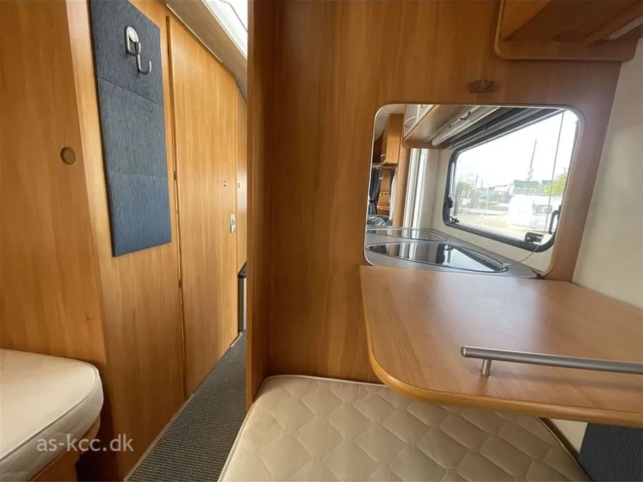 Billede 4 - 2006 - Adria Adora 512 UL   Adria Adora 512 UL.årg. 2006+ Markise og Mover 4 sovepladser, 5 siddepladser