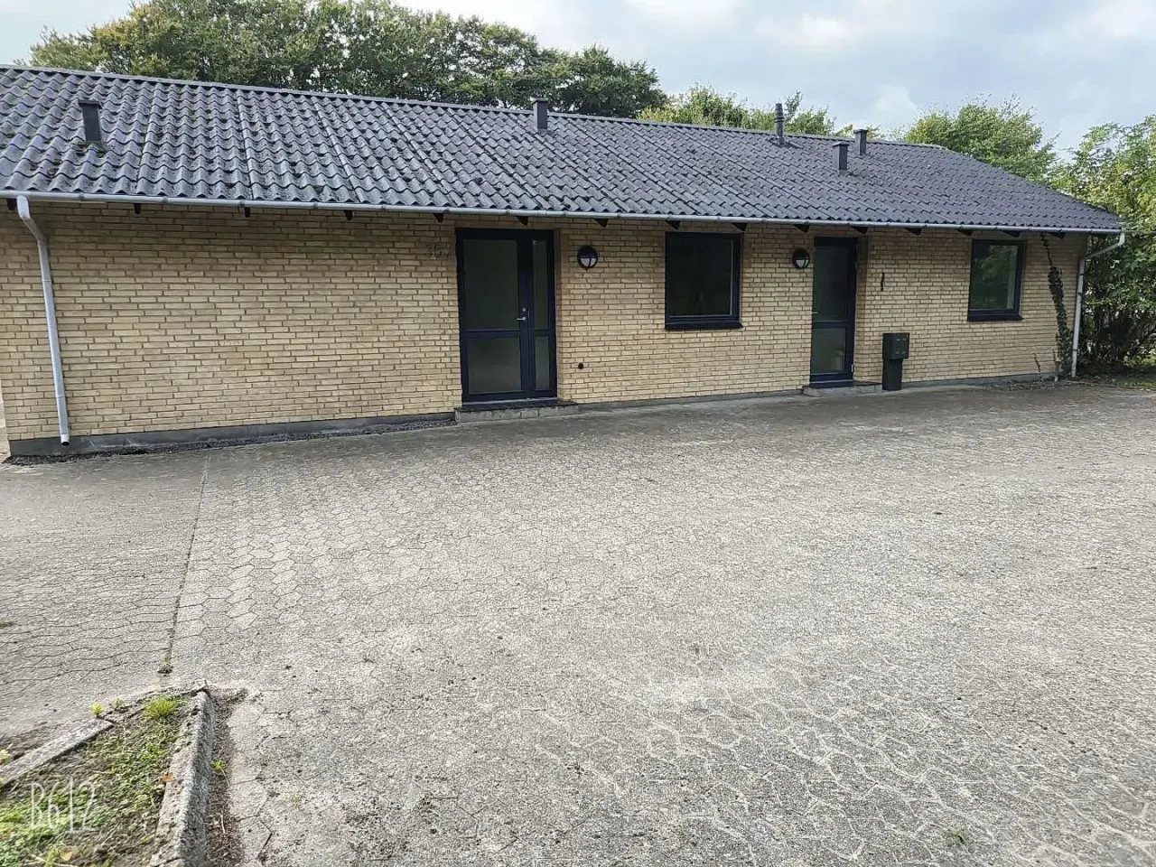 Billede 1 - udlejningsejendom - 2 lejligheder. GIV ET BUD!