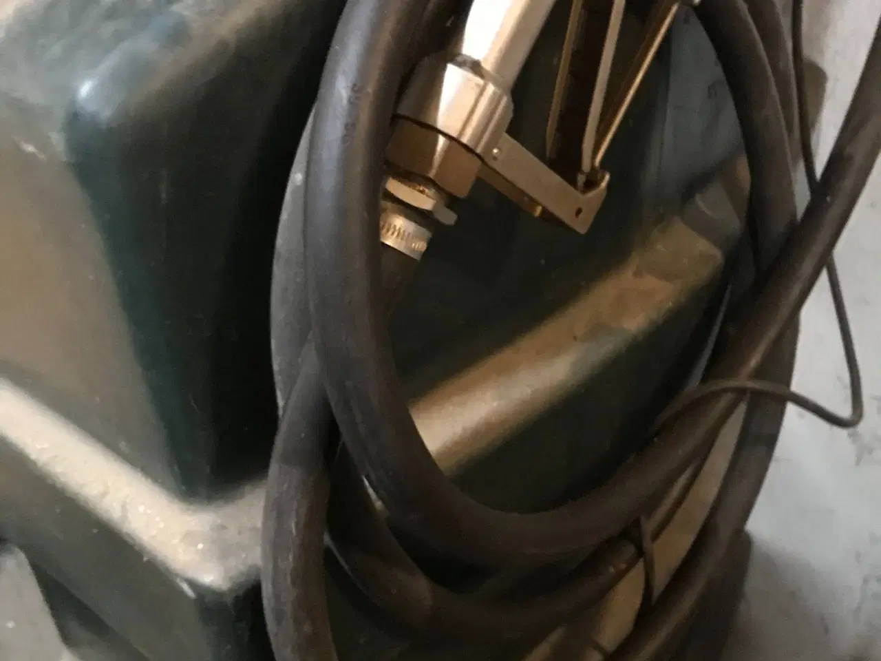 Billede 1 - Olietank 1200 L. M/ elpumpe