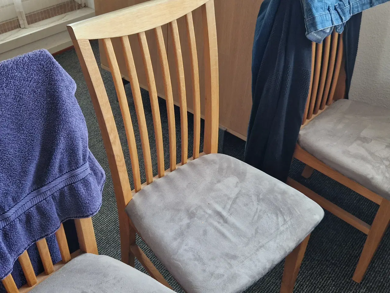 Billede 4 - Spisbord skænk og vitrine. Eg