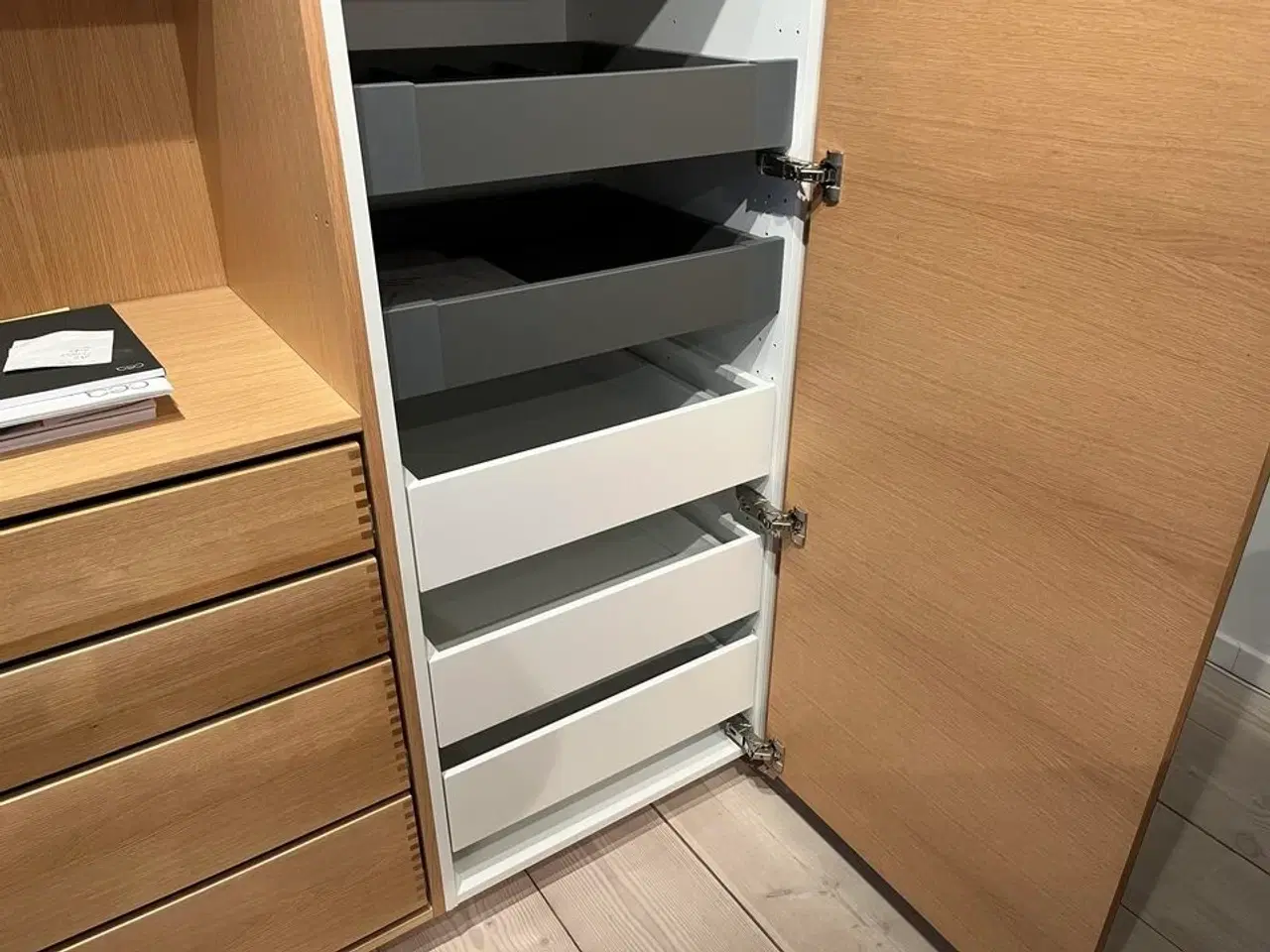 Billede 5 - Skab med Grønne låger