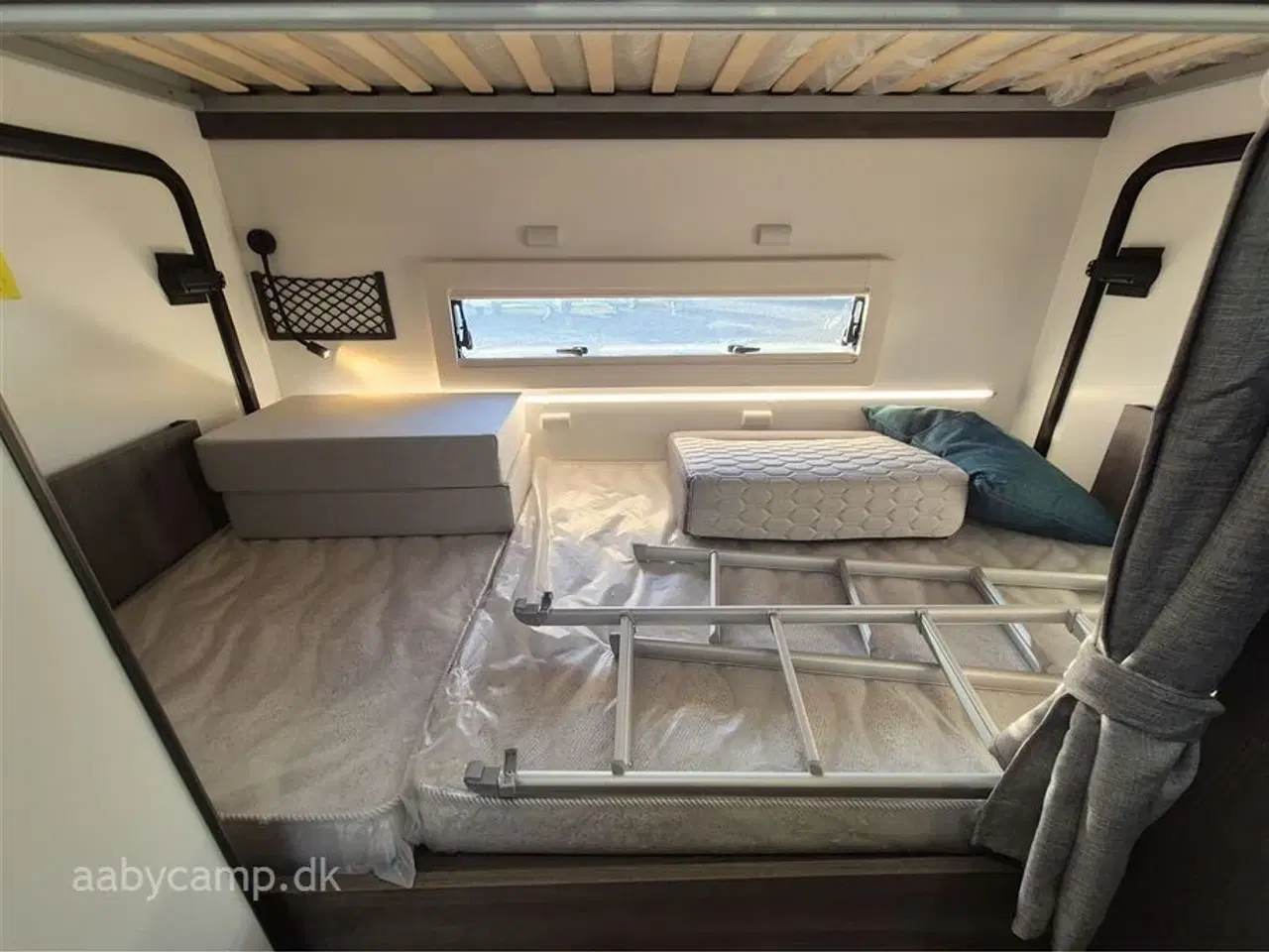 Billede 21 - 2026 - Benimar Tessoro   Nk Pakke. 8 trins Automatgear. 200W solceller. Webasto Dieselfyr. Kompressor køleskab. Køjer bag og sænkeseng Foran.