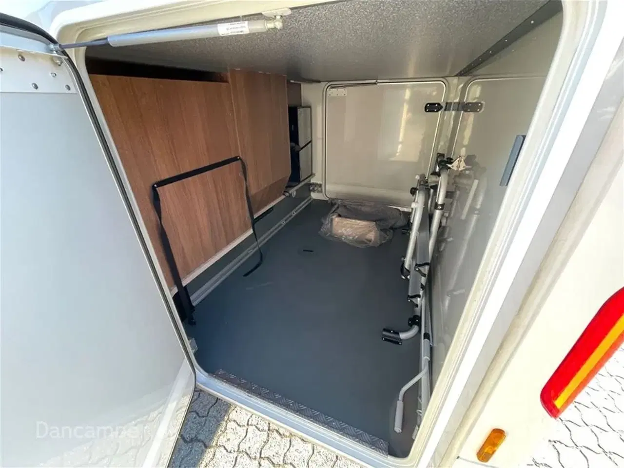 Billede 13 - 2018 - Carthago tourer I 143 LE Helintegreret luksuscamper, Enkeltsenge og sænkeseng, 150Hk Aut. Sælges for kunde.