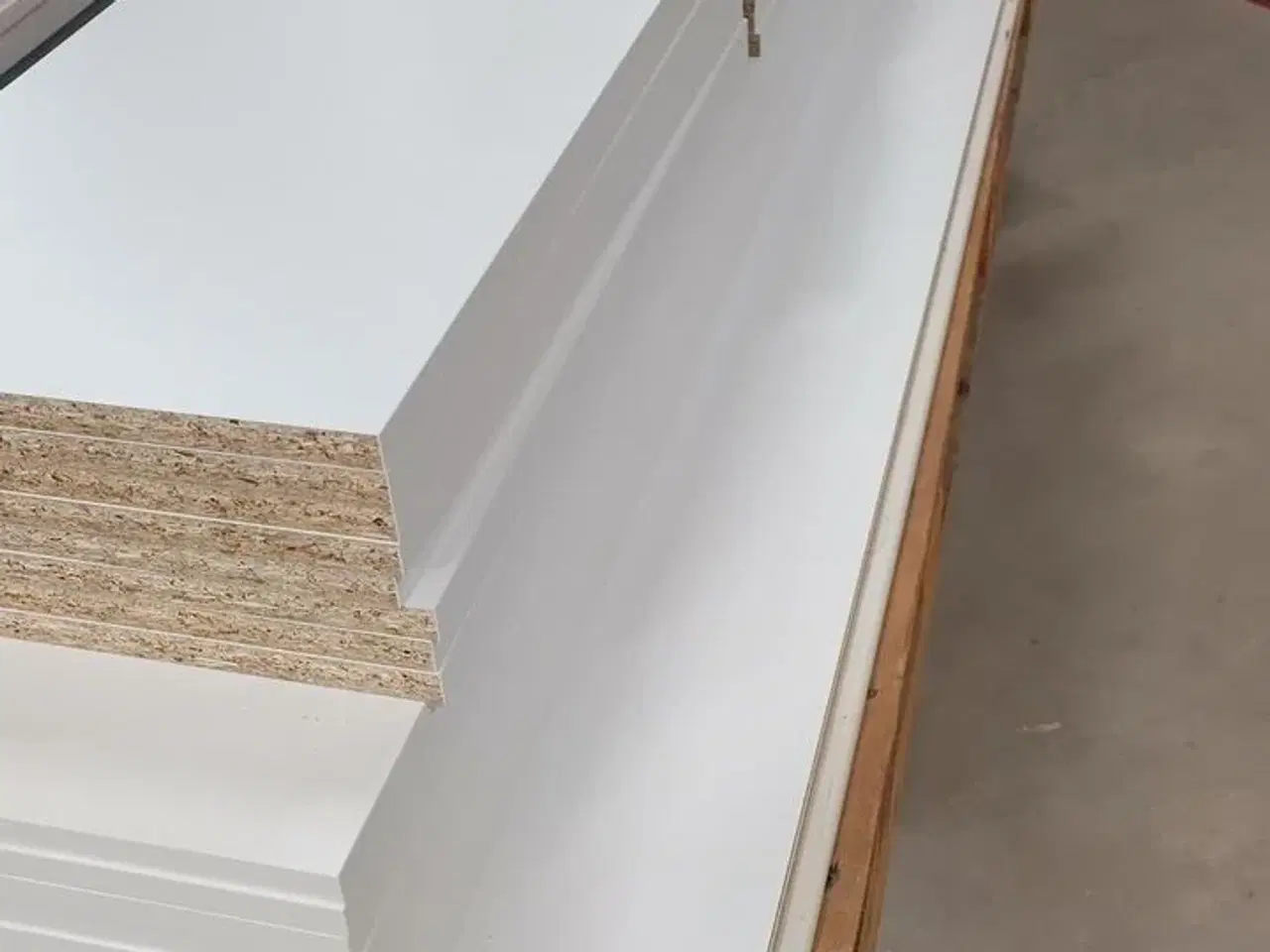 Billede 1 - 4 stk. usamlet højskabe H: 195,2 x B: 60 x D: 34,0 med låge og 16 hylder