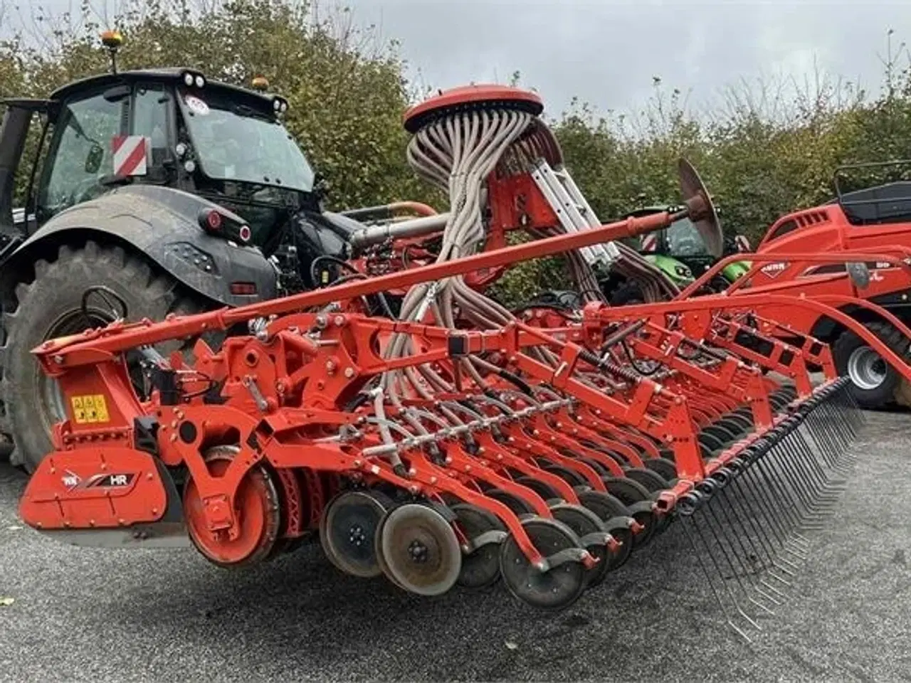 Billede 10 - Kuhn HR6040 med såmaskine  Med dobbelt kammer fronttank