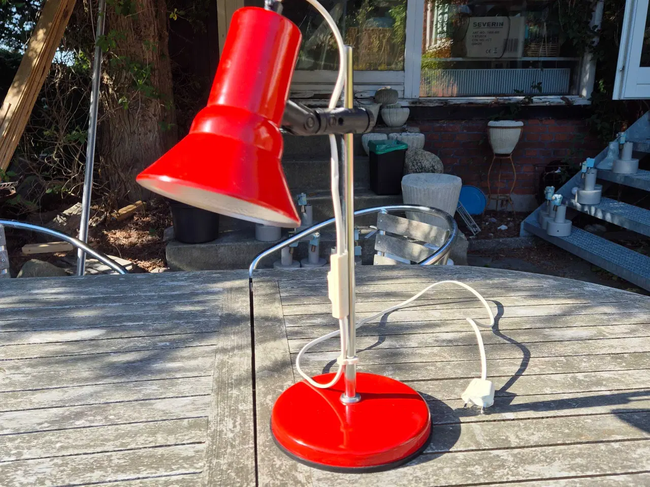 Billede 1 - Rød bordlampe i god stand