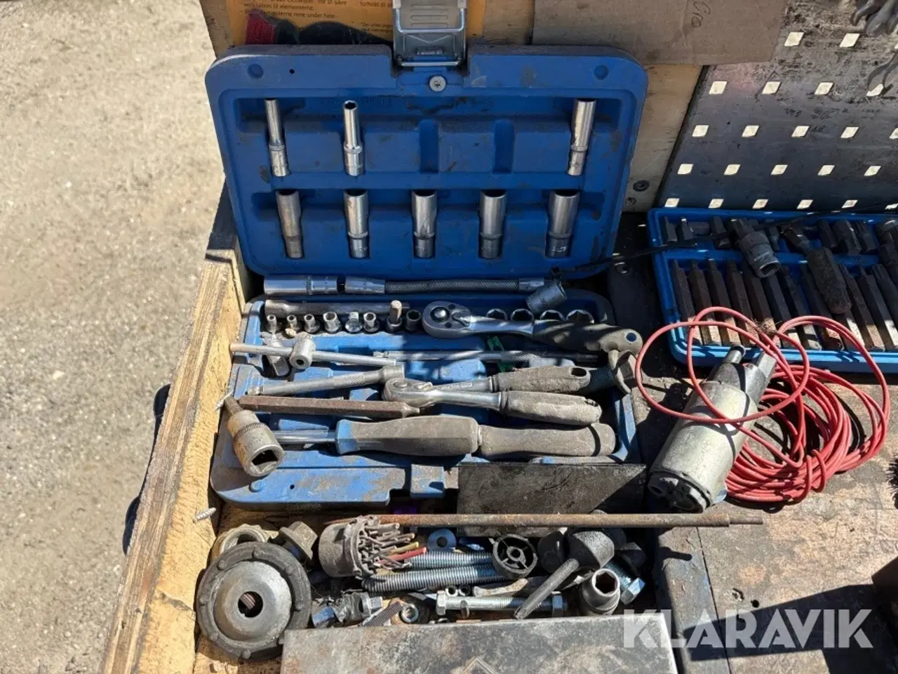 Billede 10 - Værkstedsvogn med indhold