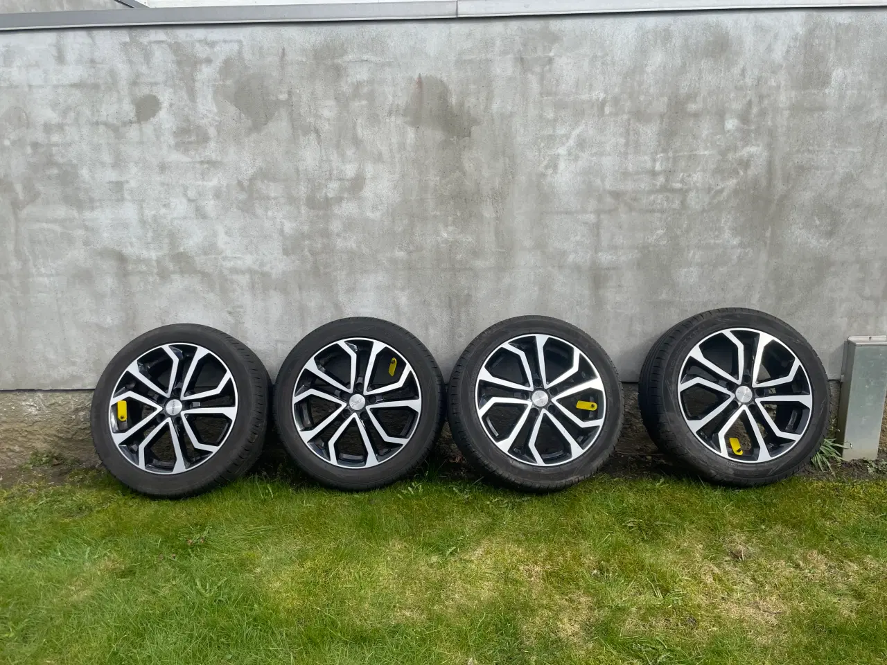 Billede 1 - Komplet fælge og sommerdæk 