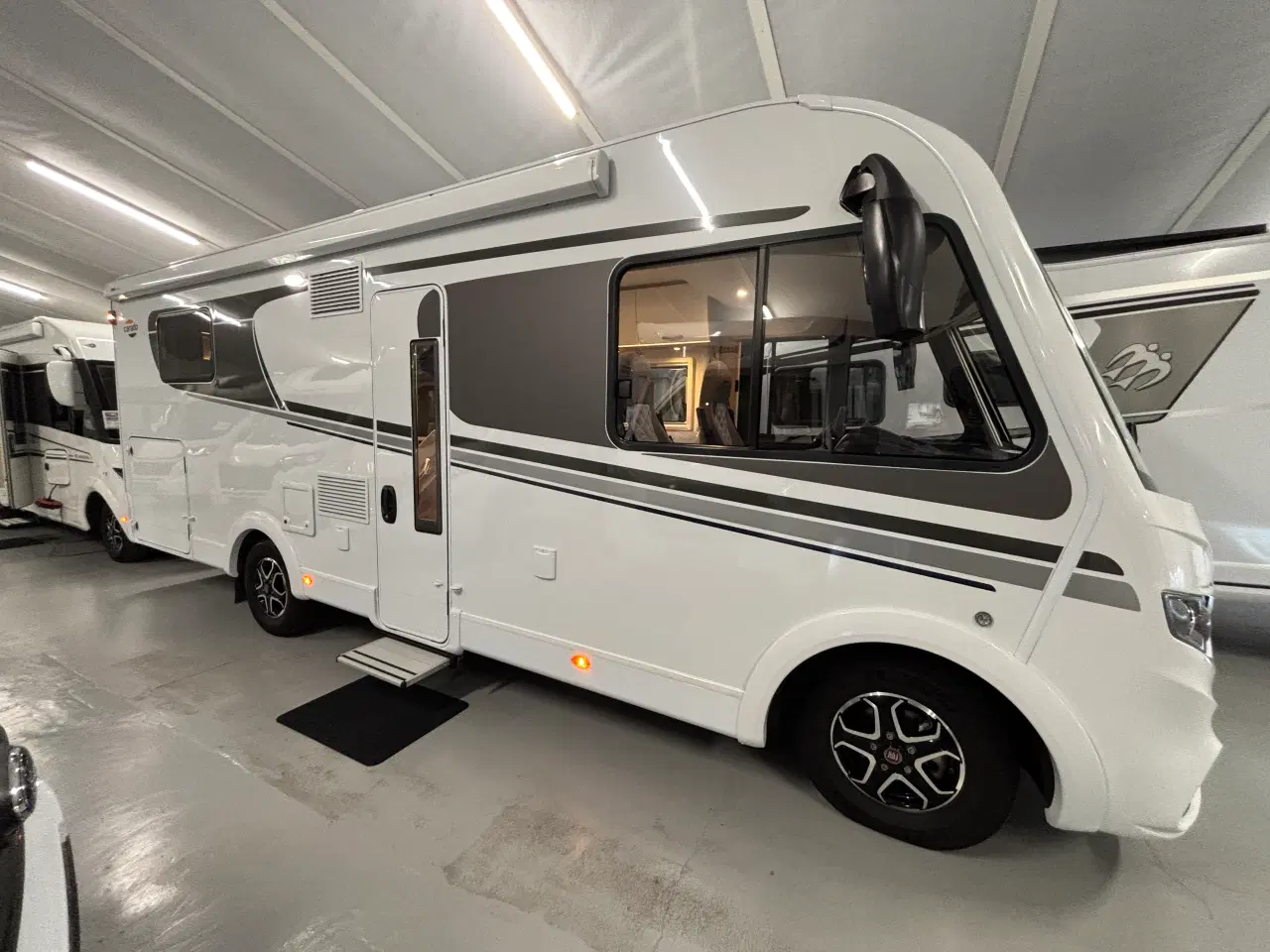 Billede 1 - Autocamper til salg - Carado I449 Edition 15