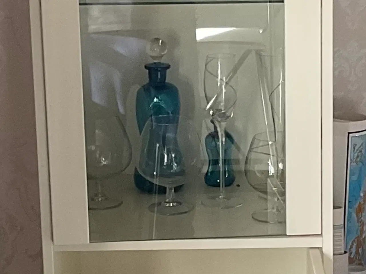 Billede 1 - Flotte Højskabe skal bare væk