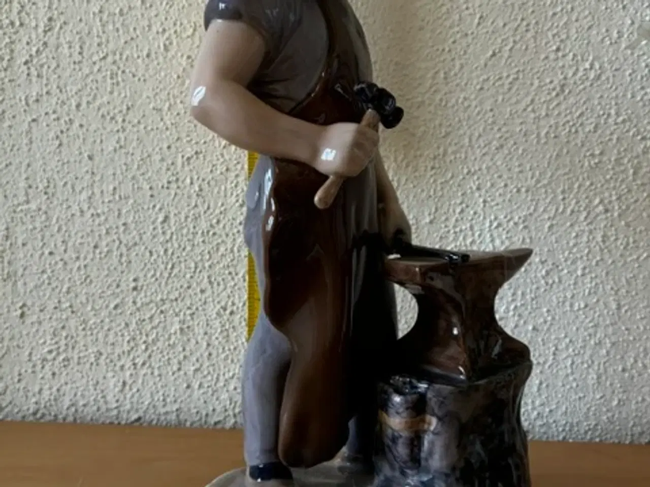 Billede 2 - Bing og Grøndahl Smed figur.