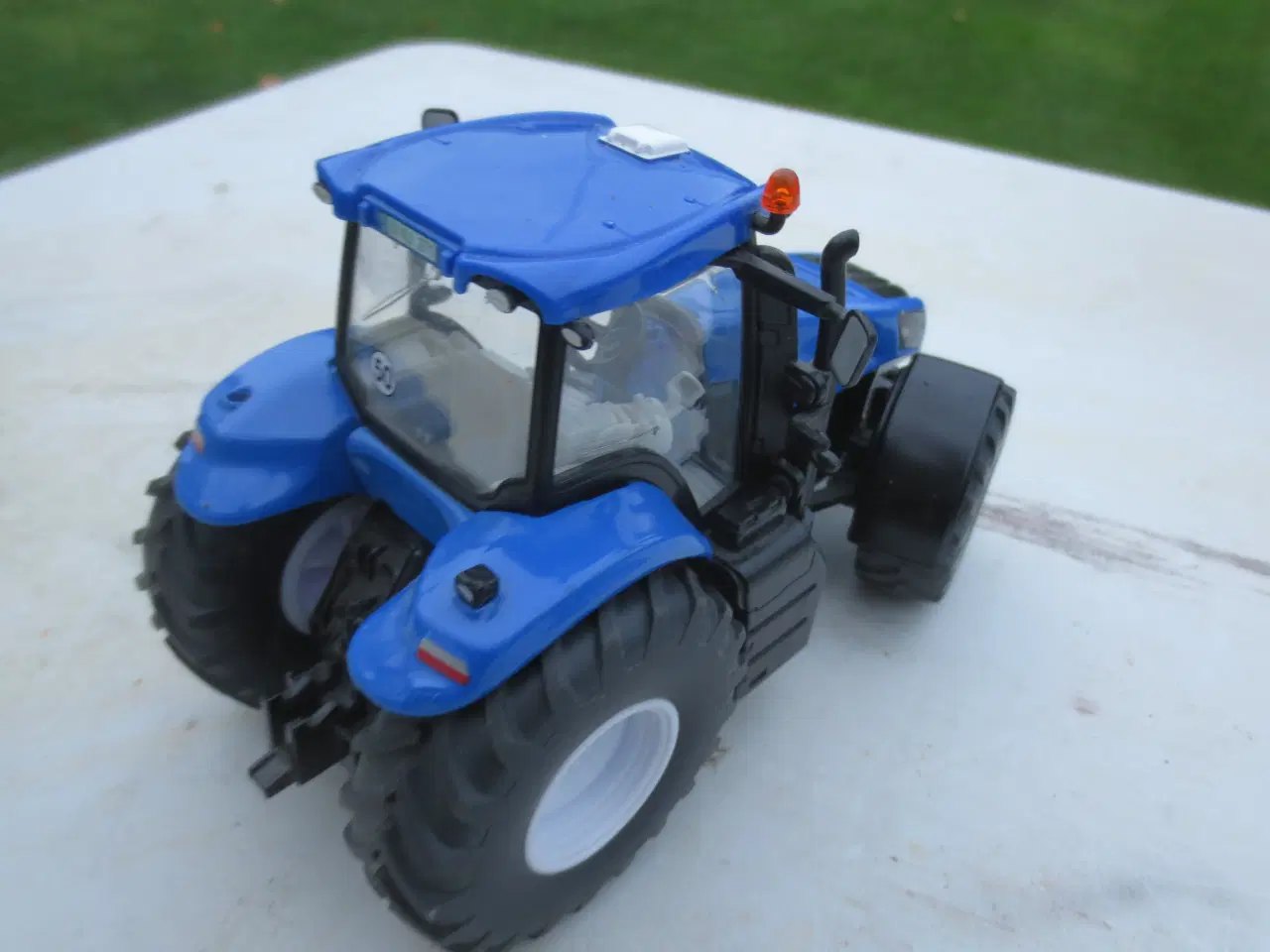 Billede 3 - 1 stk Model Traktor New Holland T8-390